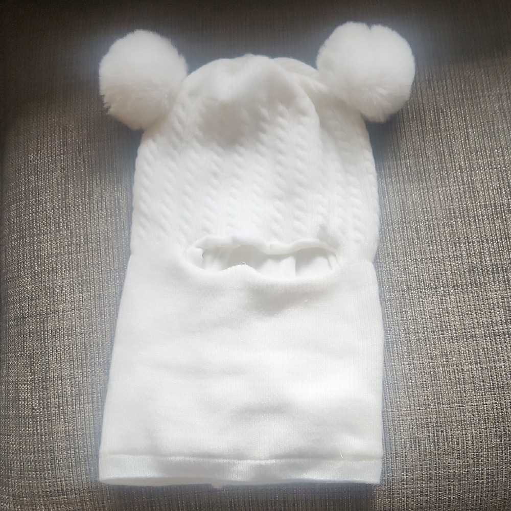 NWT Cozy White Pom-Pom Hat One Size Unisex